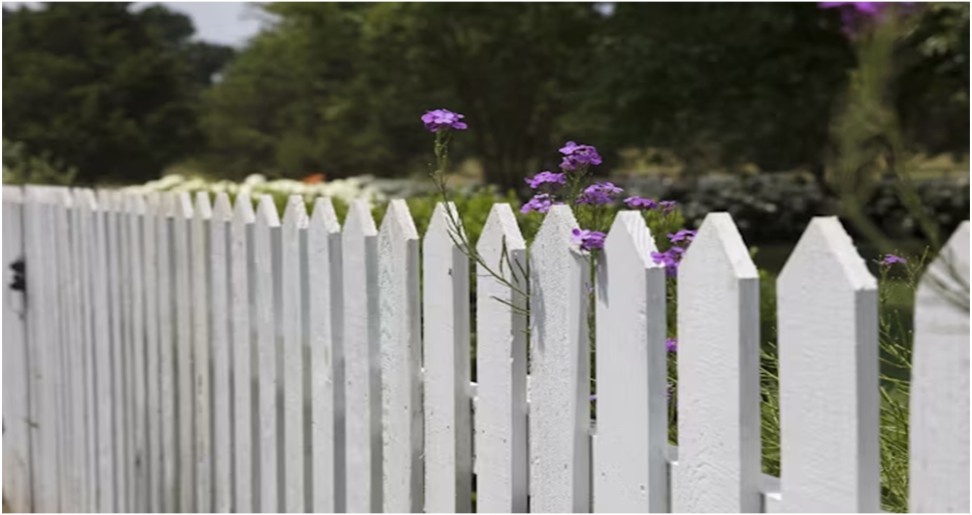 Choose the Right Residential Fencing to Boost Your Home's Curb Appeal